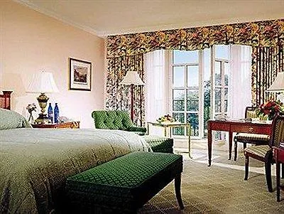 Four Seasons Ξενοδοχείο 3*